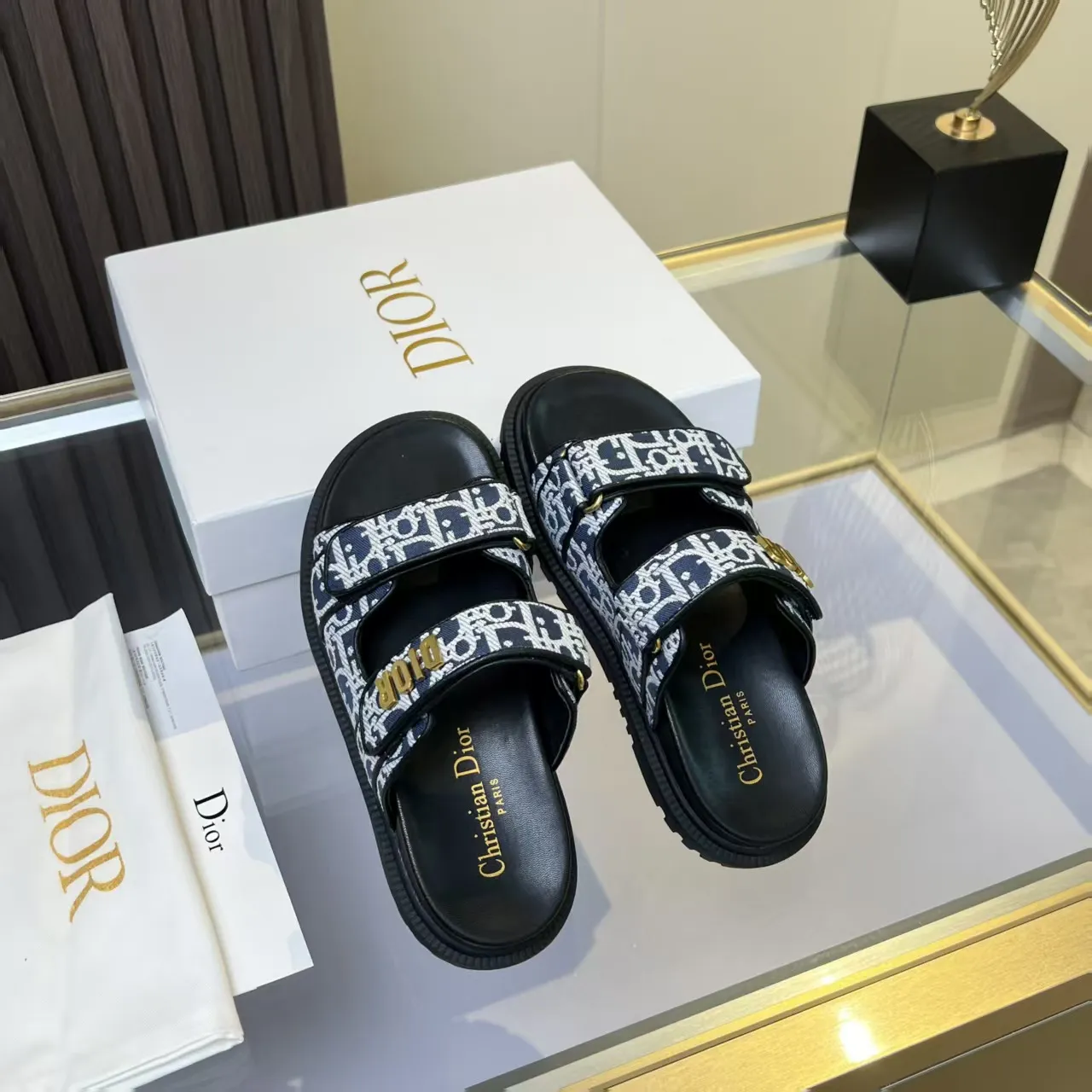 👟👟Ex-factory price 480👟👟 Dior classic popular sandals Step into the fashion territory of Dior slippers and encounter the ultimate fusion of elegance and comfort. The upper is engraved with the Christian Dior Paris logo using exquisite embroidery technology. The delicate stitching tells the brand's profound heritage and is fully recognizable.   Made of high-quality materials, it feels soft and fits your feet, as if it is a gentle care tailor-made for your feet. The sole is carefully designed and engraved with Christian Dior's lucky star symbol. It is not only a beautiful embellishment, but also provides reliable grip, making every step steady and secure.   It has a simple design and is easy to put on and take off. Whether it is a lazy weekend or a pleasant vacation, it can be easily adapted. Whether paired with casual shorts, casual jeans, or an elegant dress, Dior slippers can instantly enhance the overall style and show a casual fashion attitude.   Dior slippers, in the name of fashion, inject luxurious charm into your life and accompany you with every step you take with confidence and elegance. Material: Fine genuine cowhide upper, outsole, TPR, non-slip and wear-resistant, code number: 35-41 (42 customized)